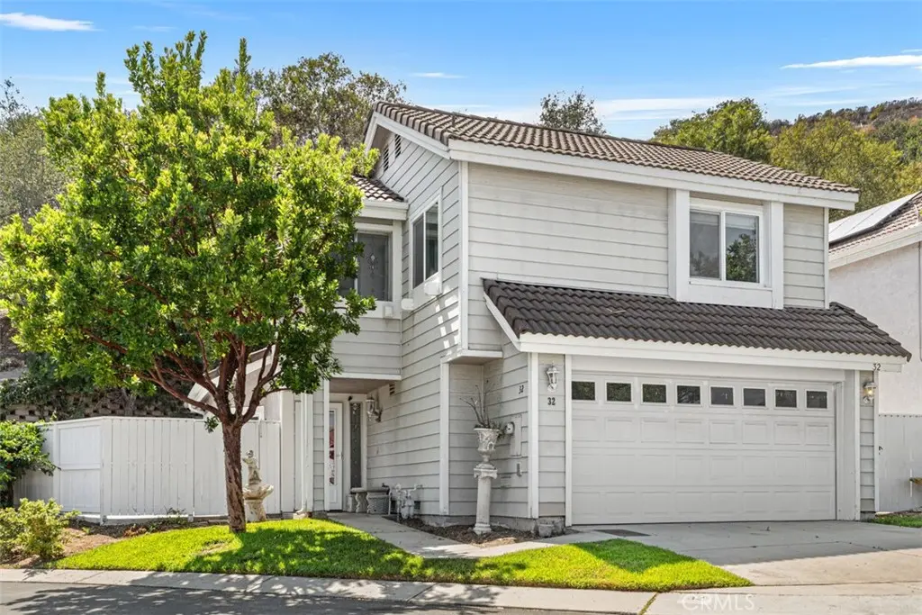 Single Family Residence for rent at 32 La Costa Court, Laguna Beach, CA featuring 3 beds and 3 baths