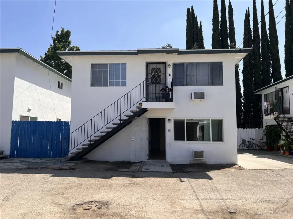 Duplex for rent at 516 Diamond D, Monrovia, CA featuring 2 beds and 1 bath