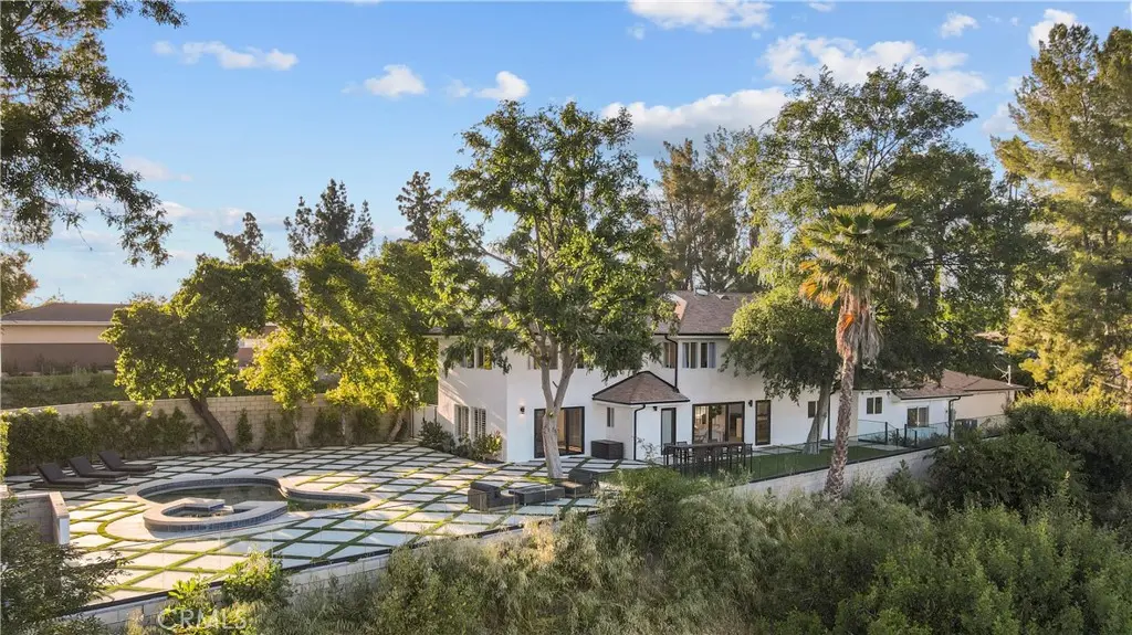 Residential Lease for rent at 19538 Redwing, Los Angeles, Los Angeles County, CA featuring 7 beds and 5 baths