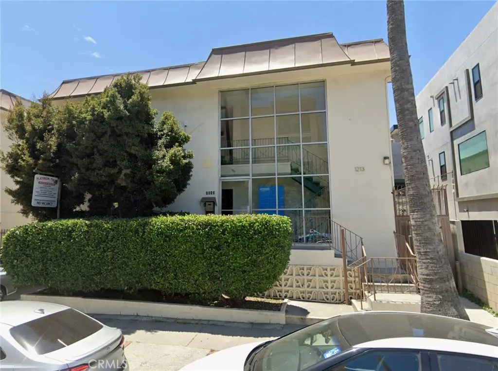 Residential Lease for rent at 1209 N Mansfield, Los Angeles, Los Angeles County, CA featuring 2 beds and 2 baths