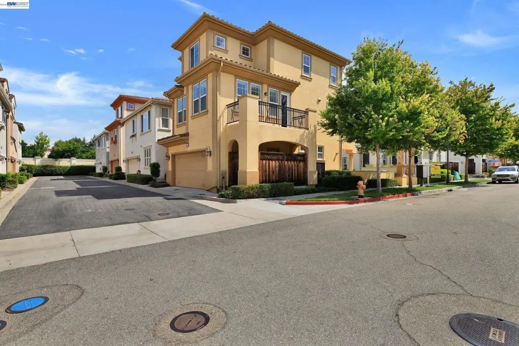 Single Family Residence for sale at 538 Selby Ln, Livermore, CA featuring 3 beds and 3 baths