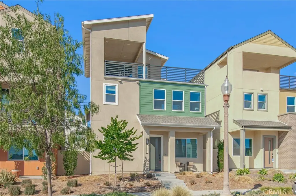 Condominium for rent at 185 Yugen, Irvine, CA featuring 3 beds and 3 baths
