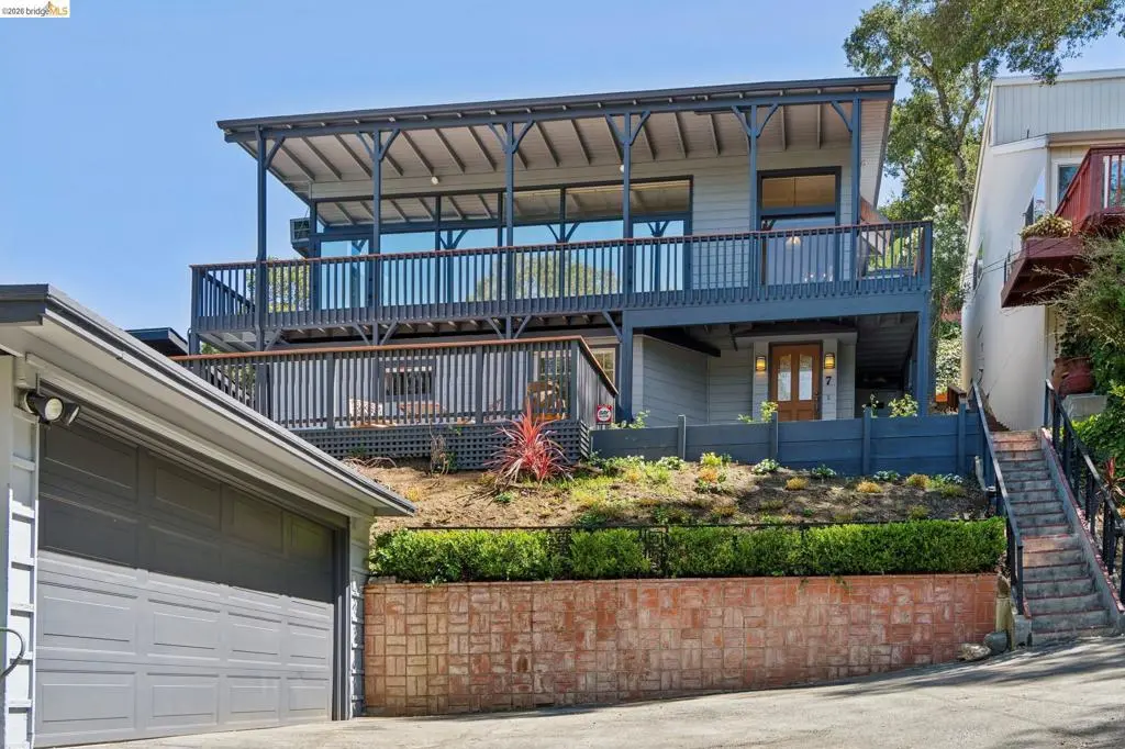 Single Family Residence for sale at 7 Knickerbocker Lane, Orinda, CA featuring 2 beds and 2 baths