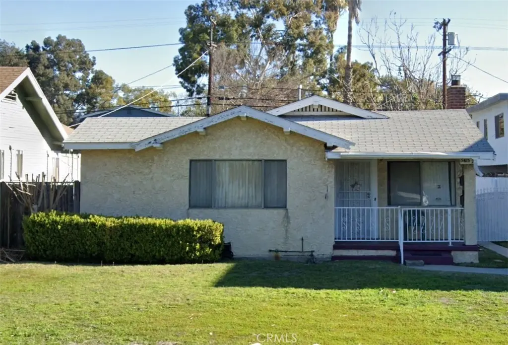 Duplex for sale at 3421 Larga, Los Angeles, CA featuring 3 beds and 1 bath