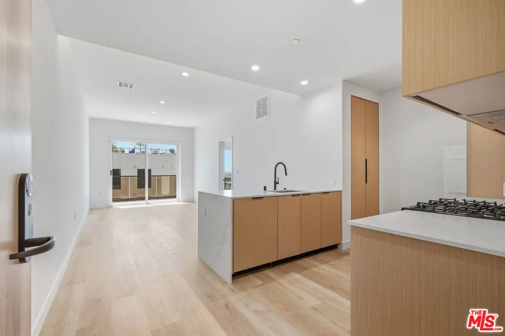 Condominium for rent at 3555 Overland Avenue 503, Los Angeles, CA featuring 1 bed and 1 bath