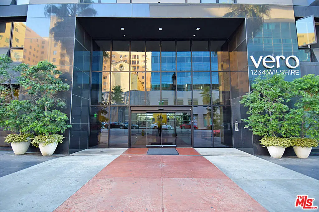 1234 Wilshire Boulevard 401, Los Angeles, CA — listing photo 1