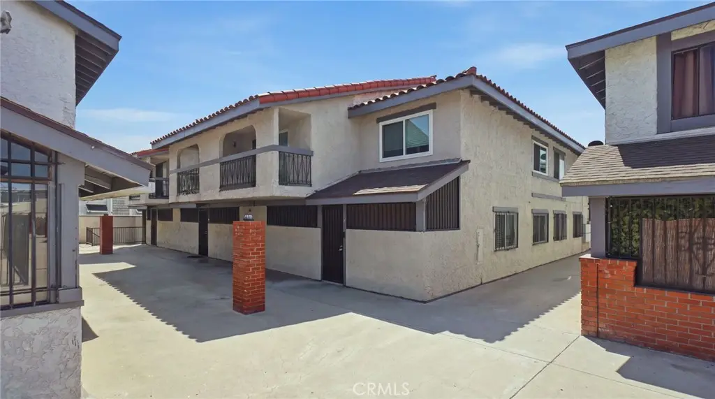 1239 W Rosecrans 4, Gardena, CA — listing photo 1