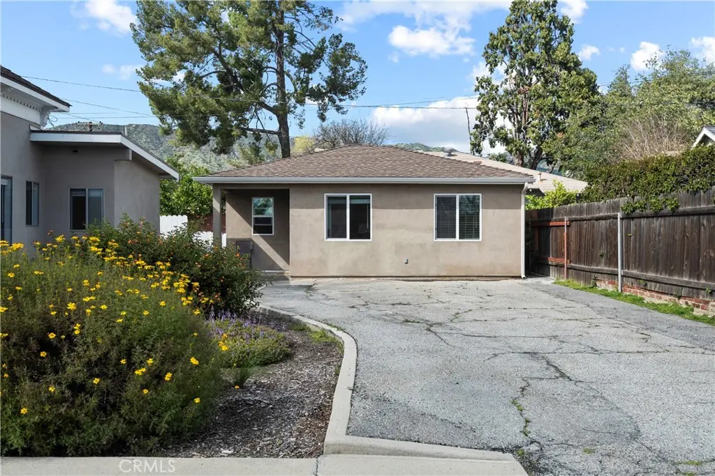 Duplex for rent at 217 E Carroll Avenue B, Glendora, CA featuring 1 bed and 1 bath