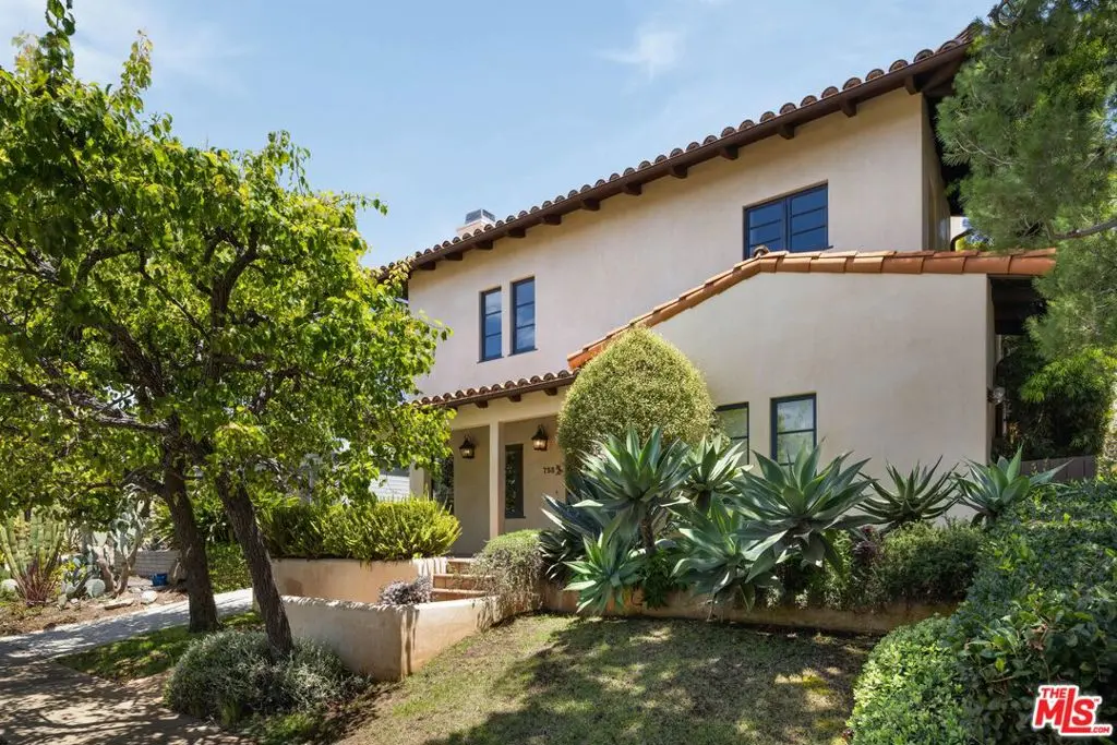 Single Family Residence for rent at 758 Almar Avenue, Los Angeles, CA featuring 4 beds and 4 baths