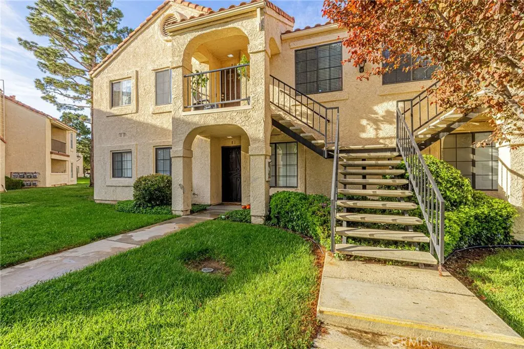 Condominium for sale at 2554 Olive 82, Palmdale, CA featuring 2 beds and 2 baths