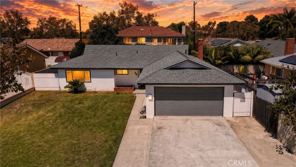 Single Family Residence for sale at 1911 W Maywood, Santa Ana, CA featuring 3 beds and 2 baths