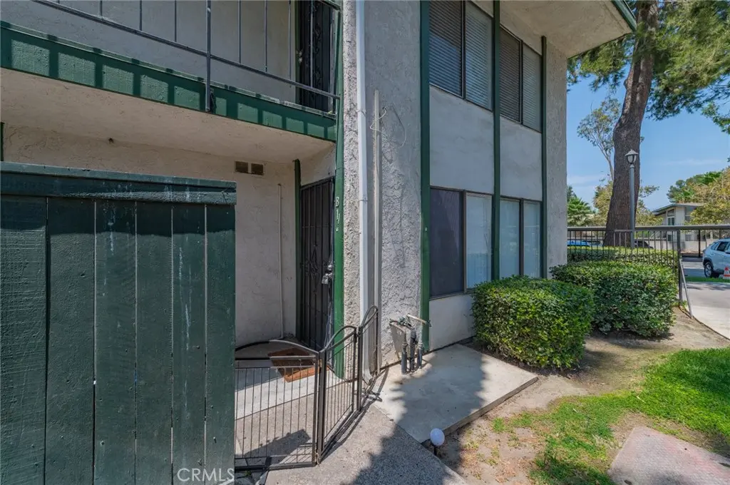 1735 E Washington Street B-11, Colton, CA — listing photo 1