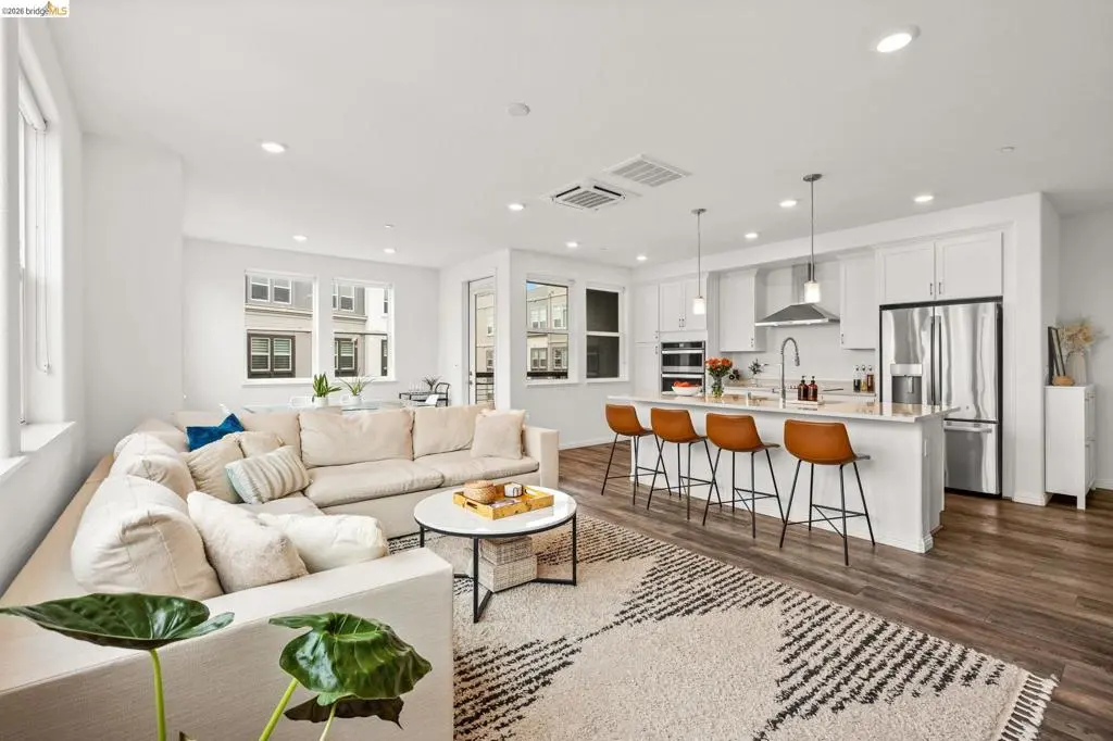 Condominium for sale at 2875 Tradewind Dr, Alameda, CA featuring 2 beds and 2 baths