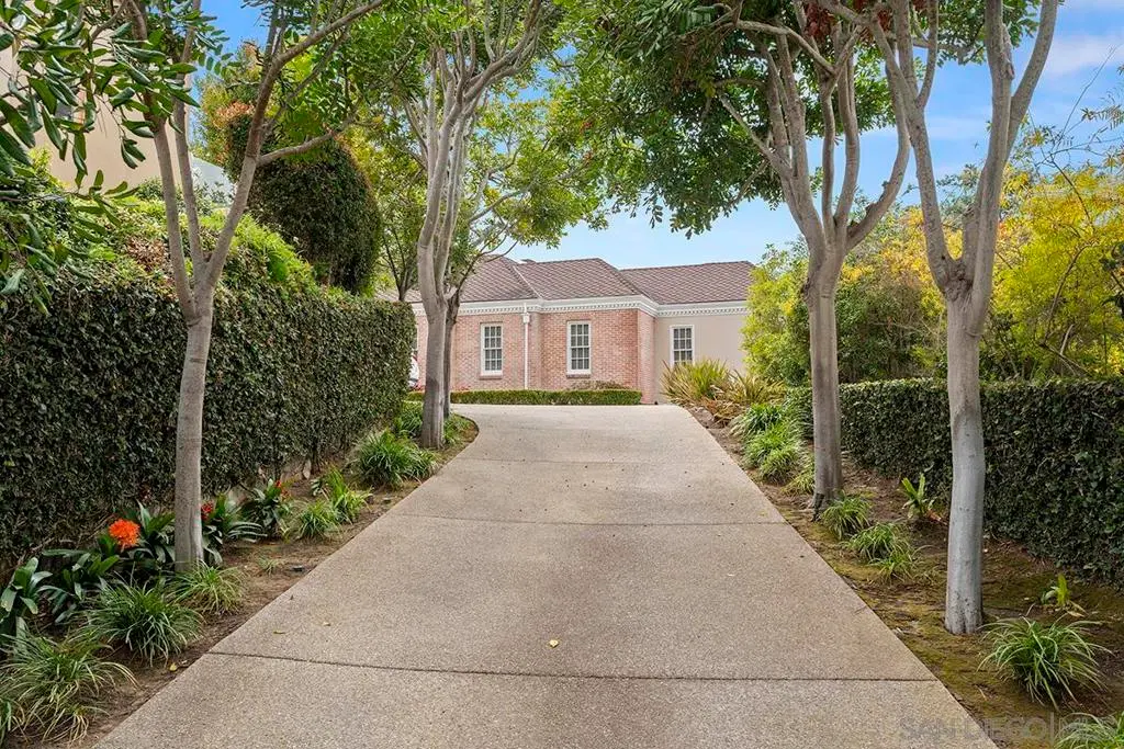 Single Family Residence for rent at 7612 Hillside Dr, La Jolla, CA featuring 3 beds and 4 baths