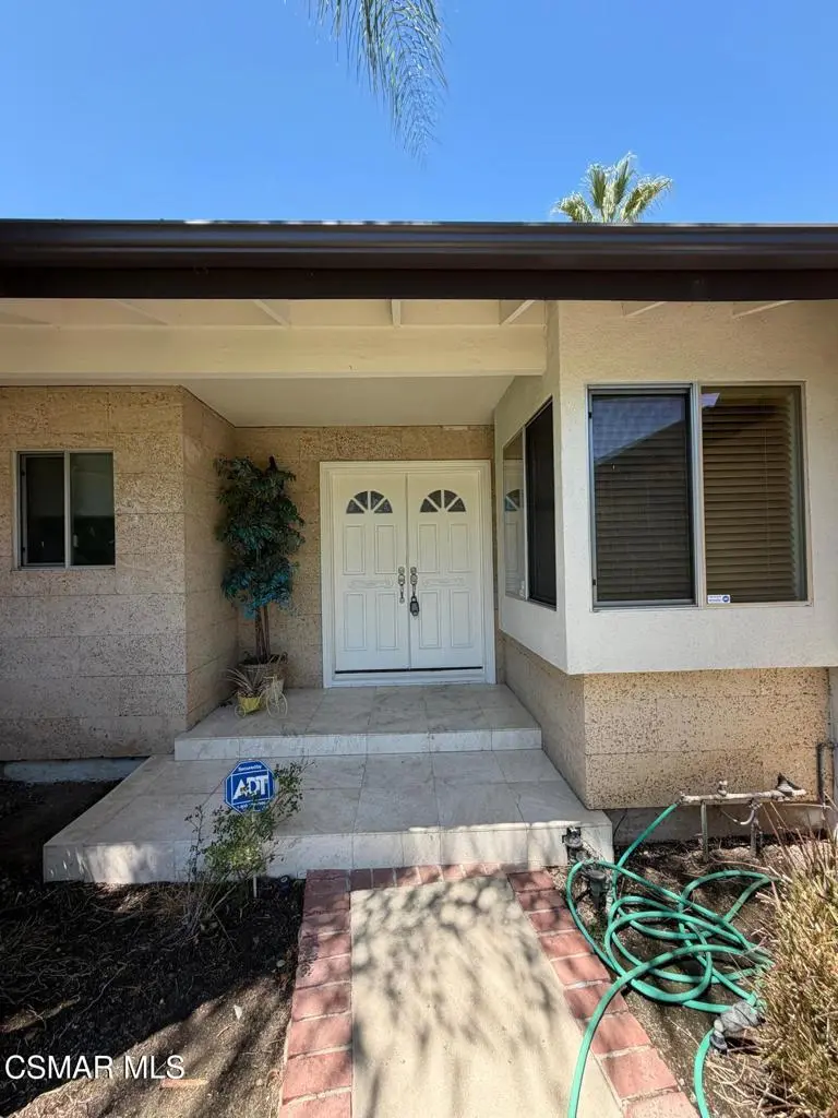 Residential Lease for rent at 23723 Oxnard Street, Los Angeles, Los Angeles County, CA featuring 3 beds and 3 baths