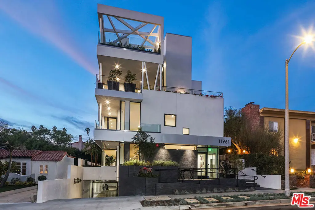 Condominium for rent at 11961 Dorothy Street 2, Los Angeles, CA featuring 3 beds and 5 baths