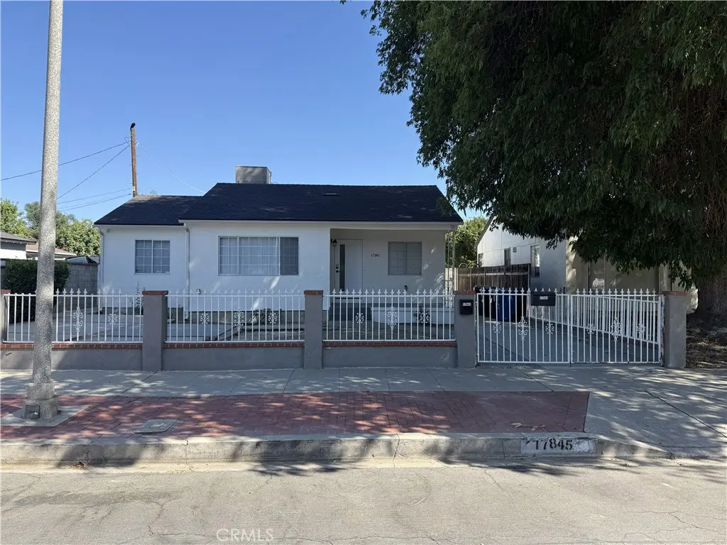 17843 Victory Blvd, Reseda, CA — listing photo 1