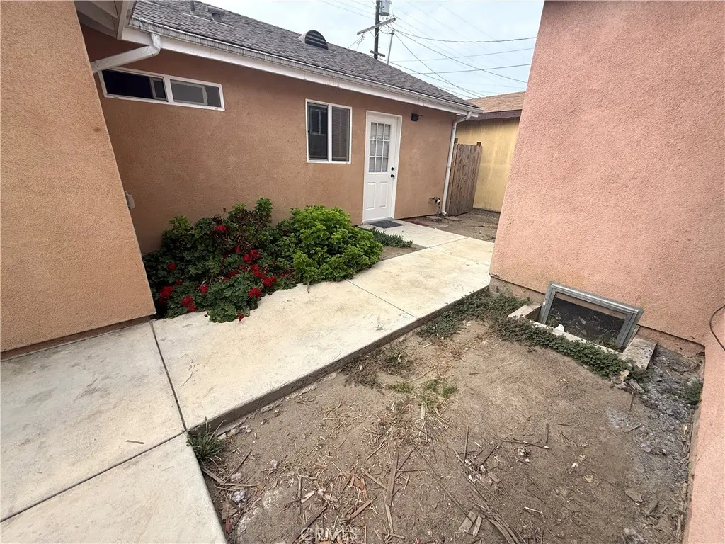 Residential Lease for rent at 1334 W 65th Street, Los Angeles, Los Angeles County, CA featuring 3 beds and 2 baths