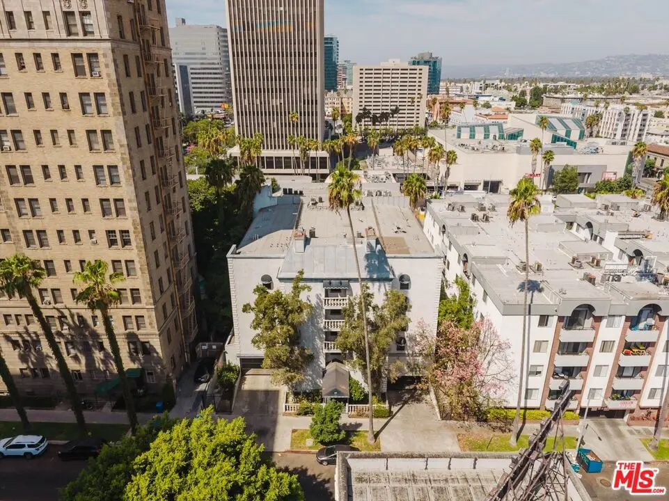 Condominium for sale at 631 S Kenmore Avenue 303, Los Angeles, CA featuring 2 beds and 2 baths