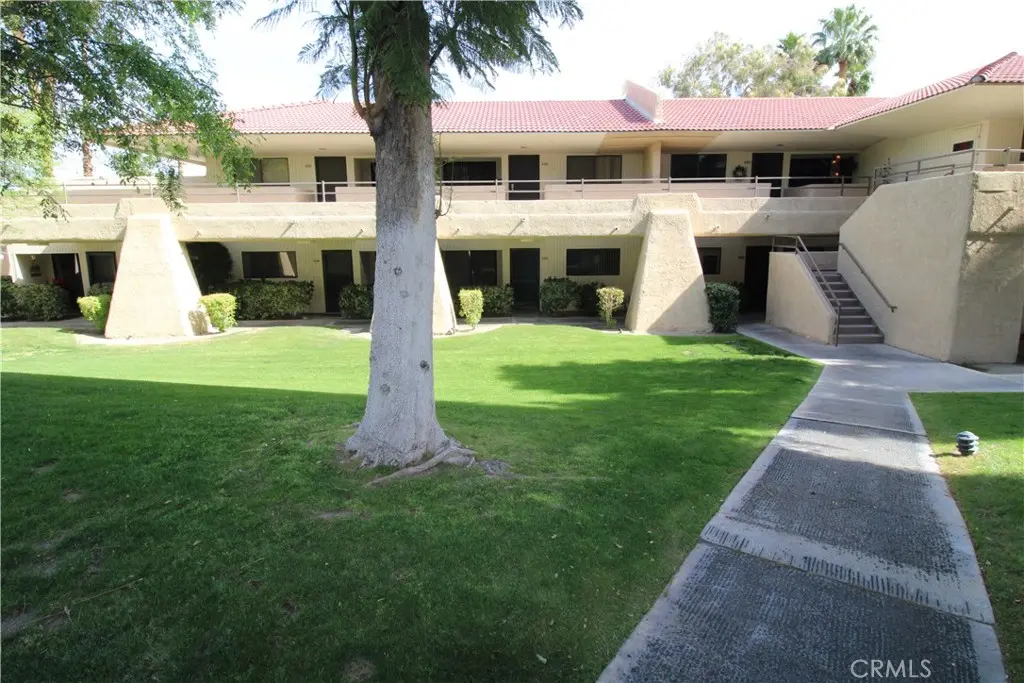 Residential Lease for rent at 2800 E Los Felices Circle 113, Palm Springs, Riverside County, CA featuring 1 bed and 1 bath