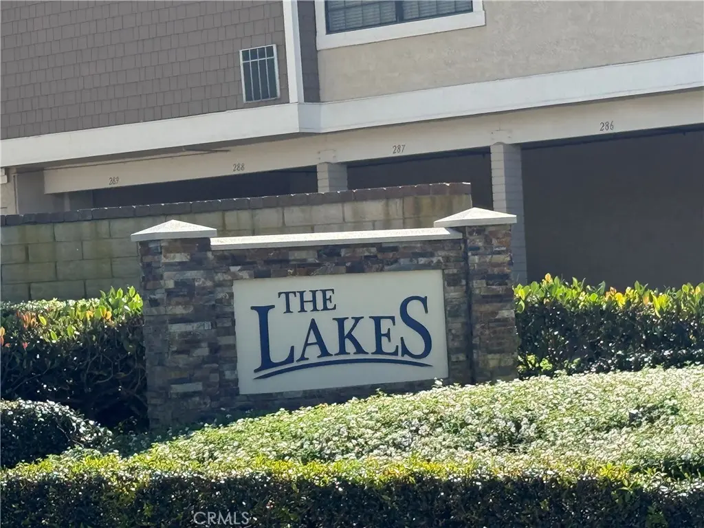 Residential Lease for rent at 252 Pineview, Irvine, Orange County, CA featuring 2 beds and 2 baths