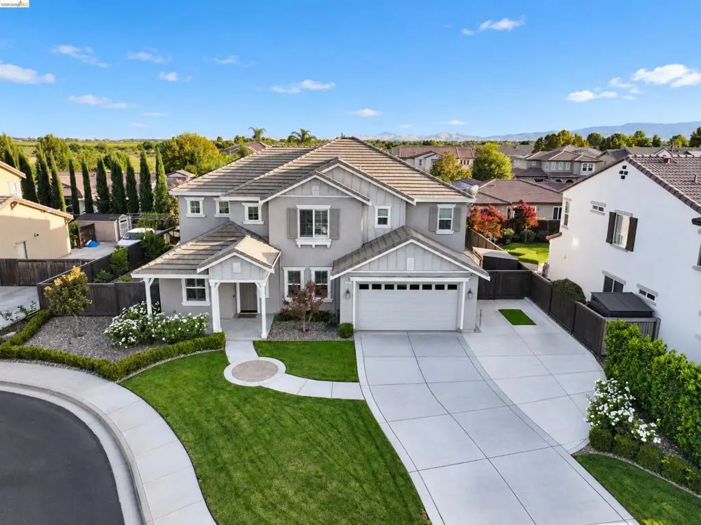 Single Family Residence for sale at 682 Norwood Ct, Brentwood, CA featuring 5 beds and 5 baths
