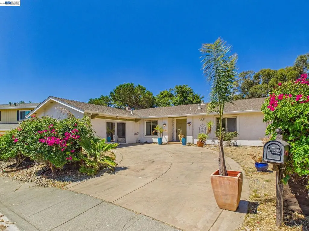 Single Family Residence for sale at 327 Steven Cir, Benicia, CA featuring 3 beds and 2 baths