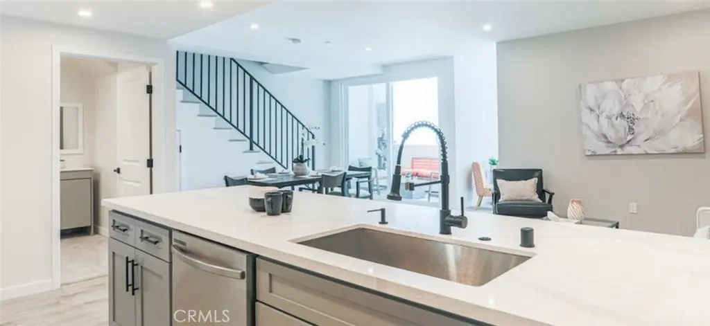 7022 Alabama Ave 304, Canoga Park, CA — listing photo 1