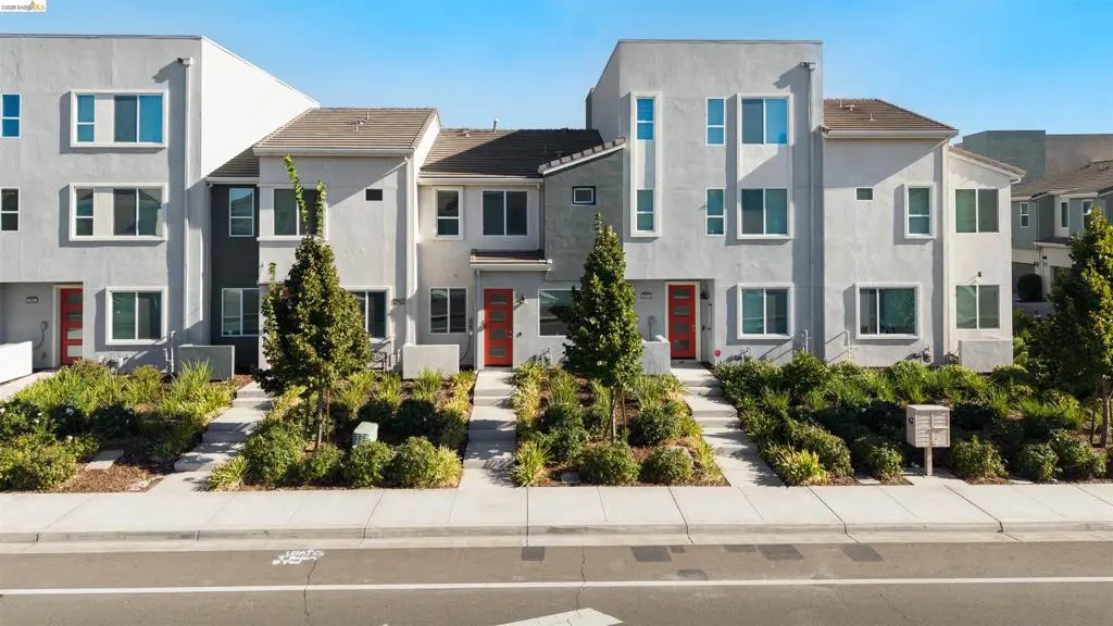 Townhouse for sale at 2570 Natomas Crossing Drive, Sacramento, CA featuring 3 beds and 3 baths