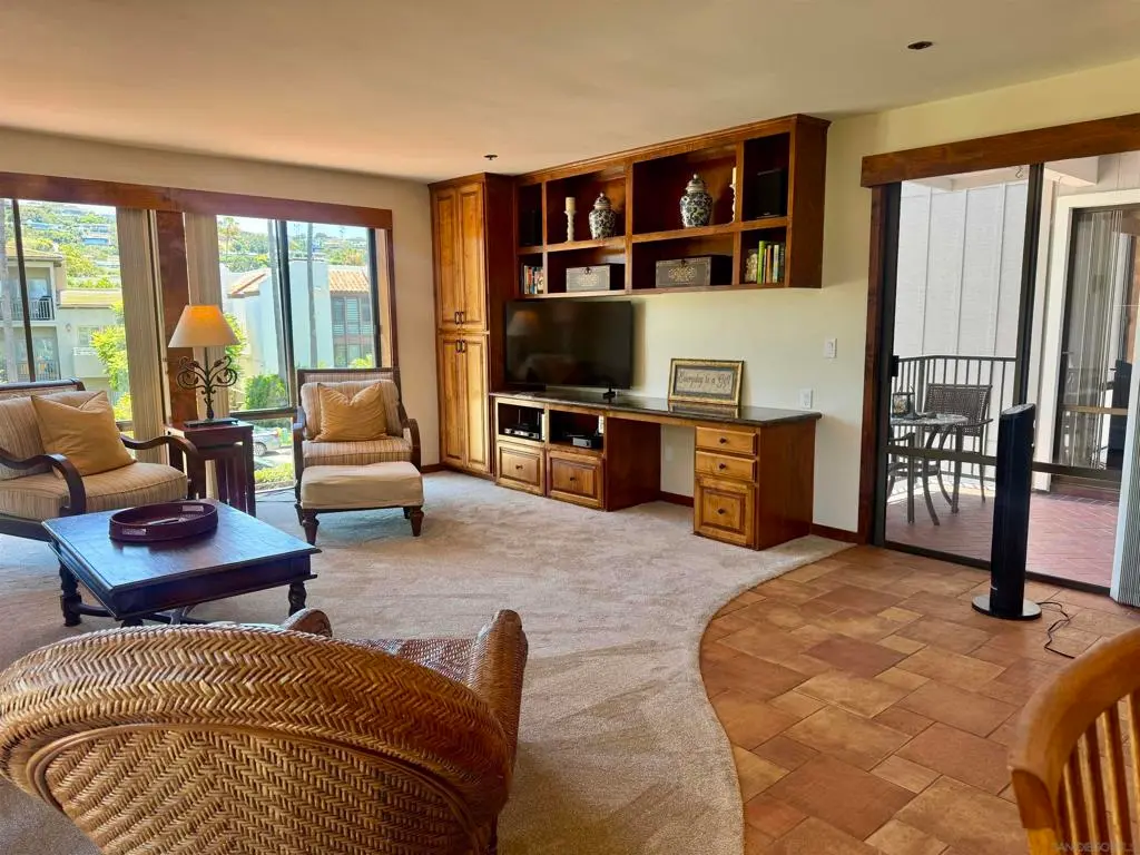 Single Family Residence for rent at 8110 El Paseo Grande 206, La Jolla, CA featuring 2 beds and 2 baths