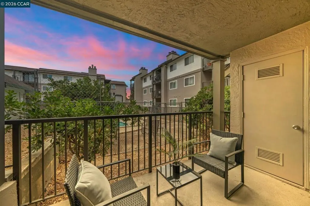 Condominium for sale at 1318 B St 105, Hayward, CA featuring 2 beds and 1 bath