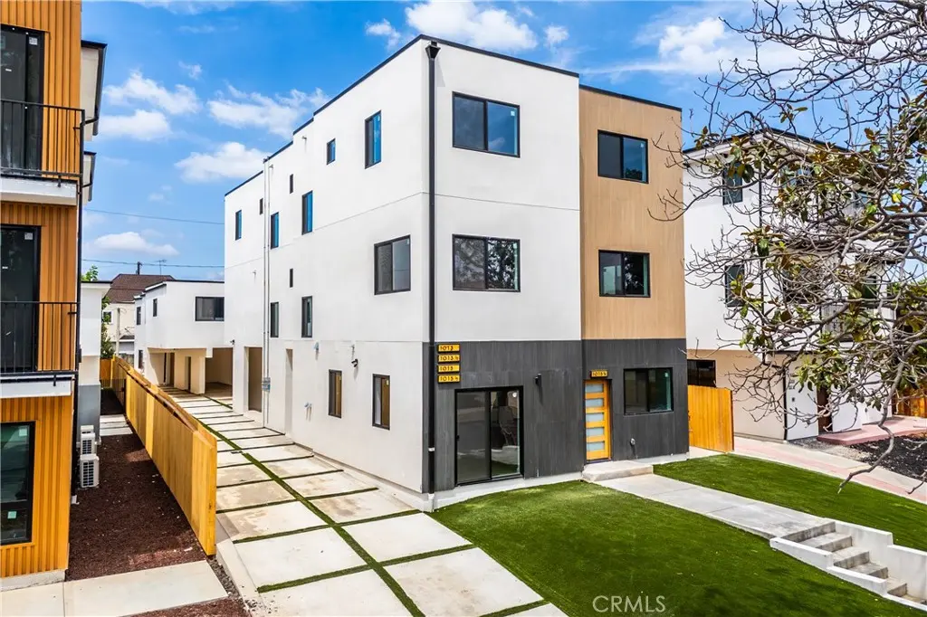 Townhouse for rent at 1015 S. Citrus Avenue 1, Los Angeles, CA featuring 4 beds and 4 baths
