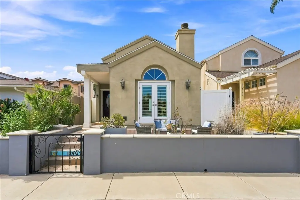 1209 Huntington Street, Huntington Beach, CA — listing photo 1