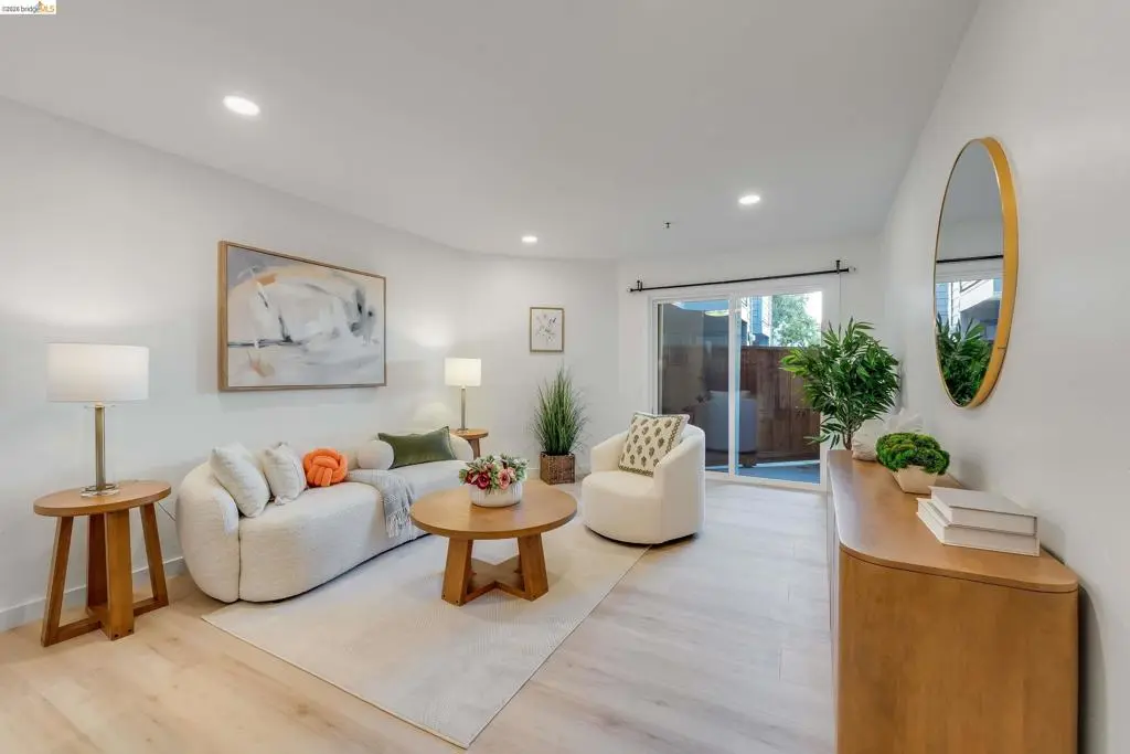 Condominium for sale at 6400 Christie Ave 2112, Emeryville, CA featuring 1 bed and 1 bath