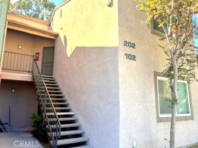 Residential Lease for rent at 2564 Avenida Del Vista 202, Corona, Riverside County, CA featuring 1 bed and 1 bath