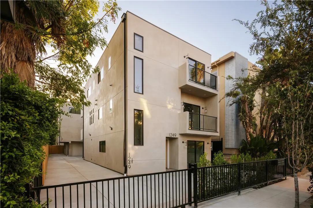 Townhouse for rent at 1247 Seward Street, Los Angeles, CA featuring 4 beds and 5 baths