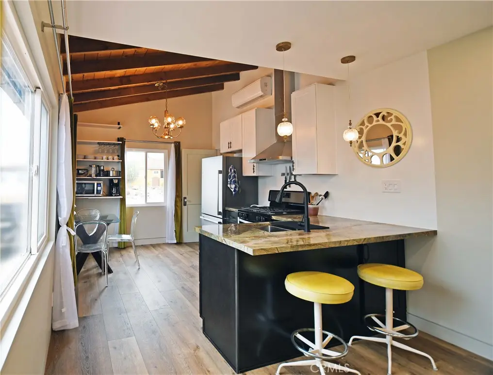 Residential Lease for rent at 117 Kenneth Street, Camarillo, Ventura County, CA featuring 1 bed and 1 bath