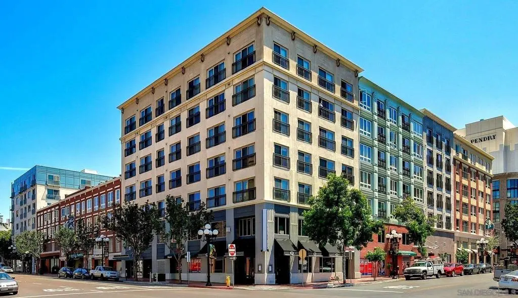 Condominium for sale at 450 J St 6121, San Diego, CA and 1 bath