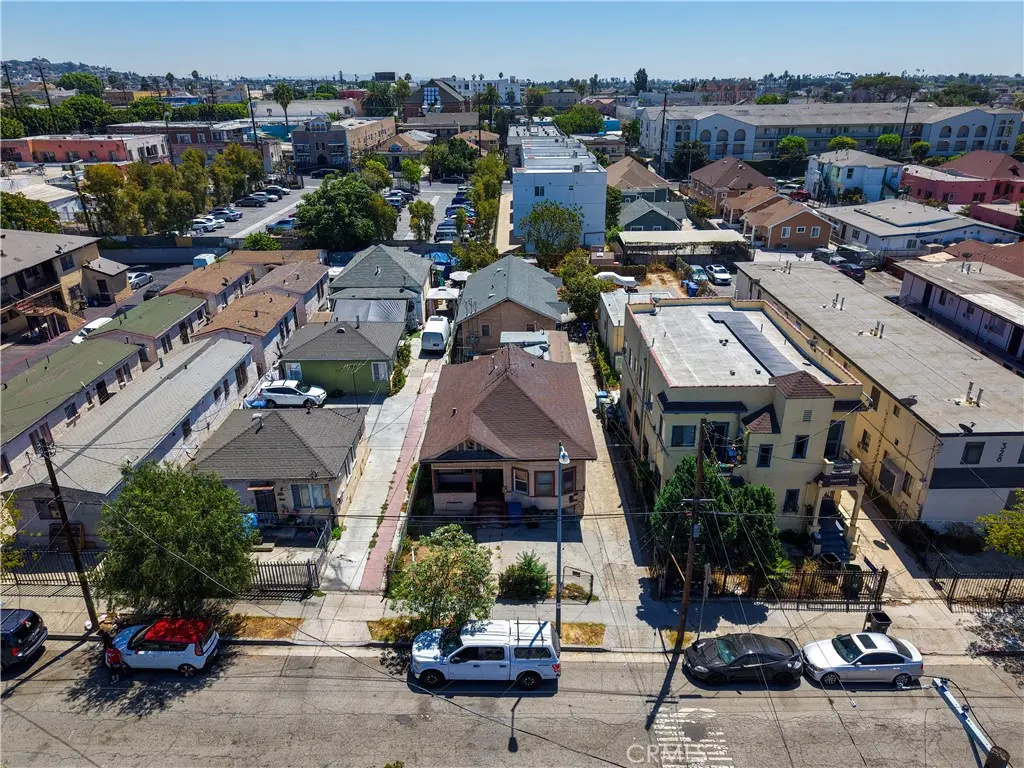 Triplex for sale at 400 N St Louis, Los Angeles, CA