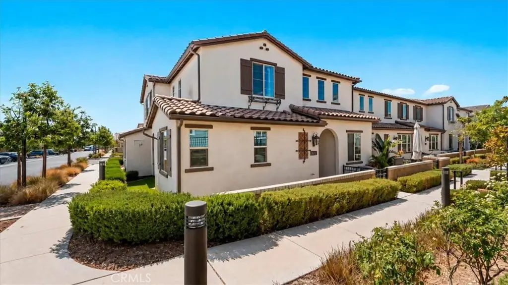 5604 Altamura way 1, Fontana, CA — listing photo 1