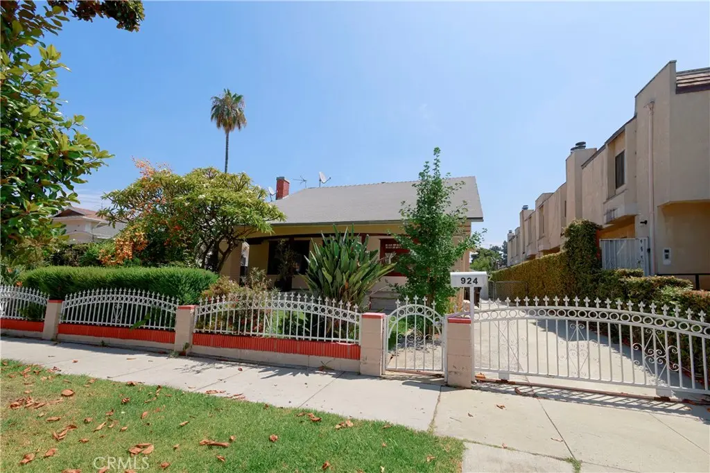 Single Family Residence for rent at 924 N Stoneman, Alhambra, CA featuring 3 beds and 1 bath