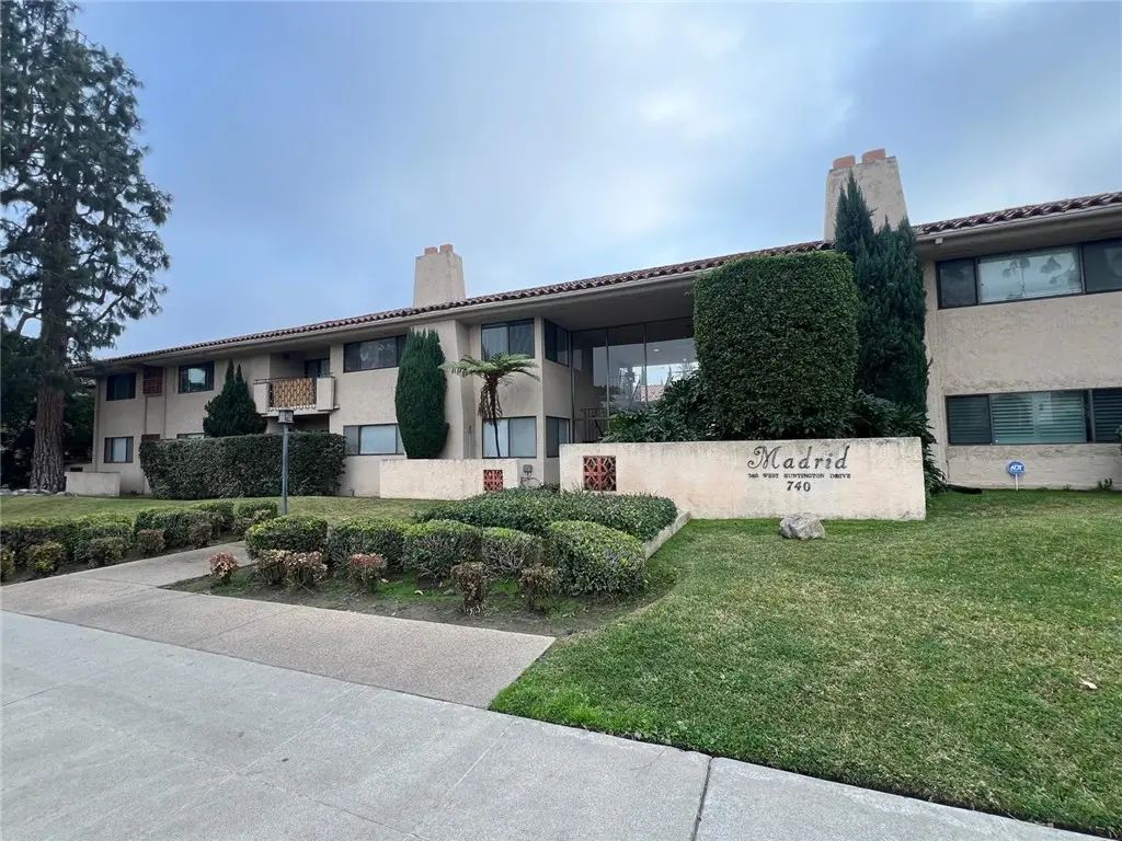 Condominium for rent at 740 W Huntington Drive K, Arcadia, CA featuring 2 beds and 3 baths