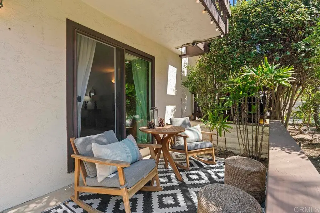 Residential Lease for rent at 515 Stratford Court 3, Del Mar, San Diego County, CA featuring 2 beds and 2 baths