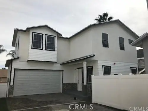 Single Family Residence for rent at 1810 Pomona Avenue, Costa Mesa, CA featuring 4 beds and 4 baths