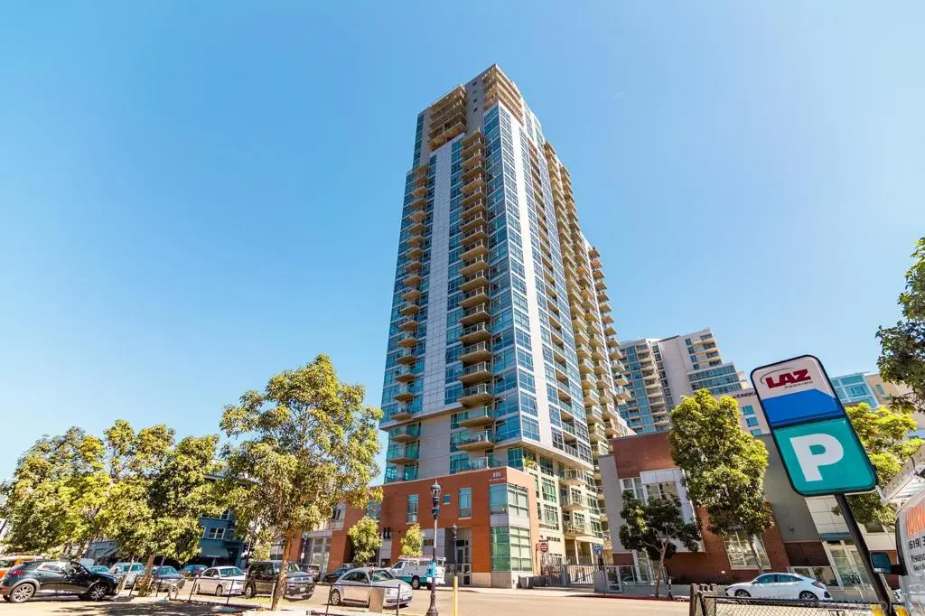 Single Family Residence for rent at 800 The Mark Ln 2301, San Diego, CA featuring 2 beds and 2 baths