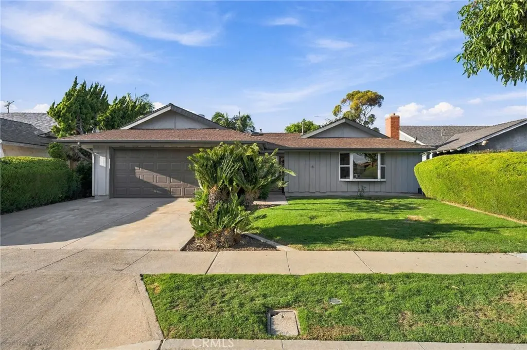 Single Family Residence for sale at 970 Cheyenne, Costa Mesa, CA featuring 3 beds and 2 baths