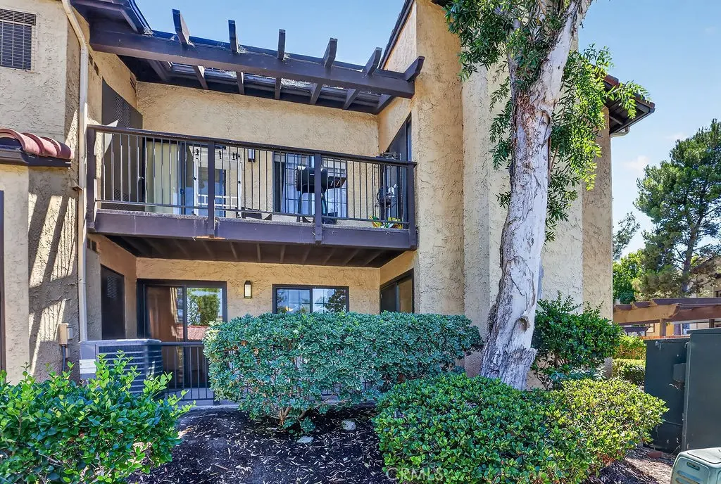 Condominium for rent at 25661 Indian Hill F, Laguna Hills, CA featuring 1 bed and 1 bath