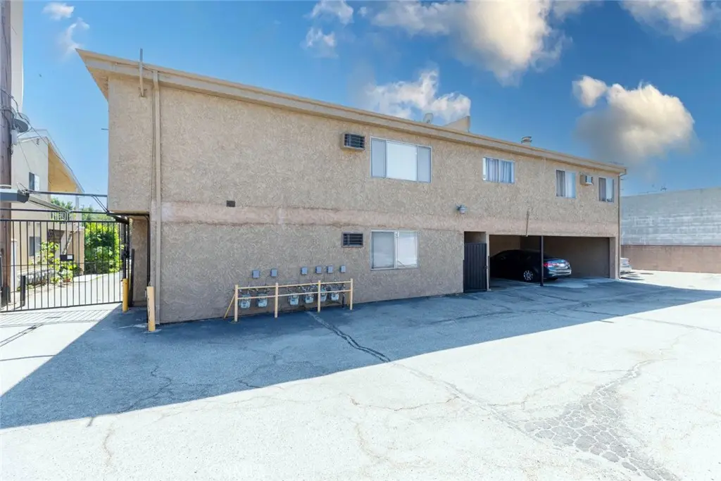 11341 Victory Boulevard, North Hollywood, CA — listing photo 1