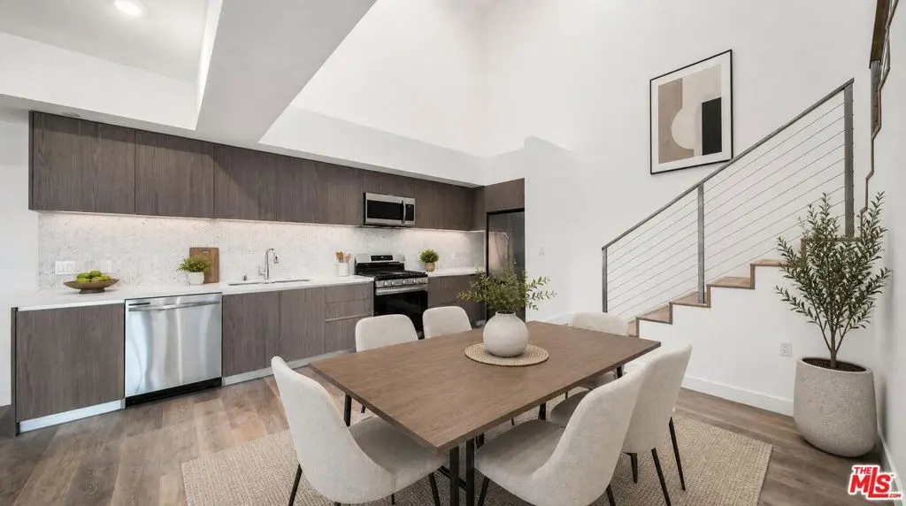 5153 Maplewood Avenue 407, Los Angeles, CA — listing photo 1