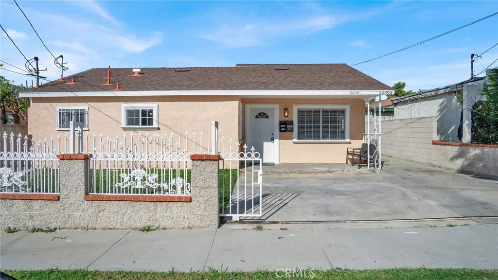 Single Family Residence for rent at 2239 W Lincoln Street, Long Beach, CA featuring 3 beds and 1 bath